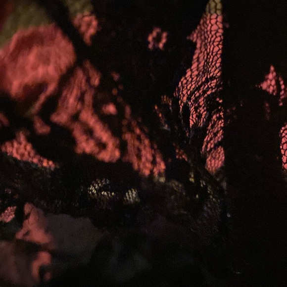 Shyanne Lace Overlay Skirt size Medium - Picture 6 of 7